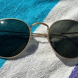 Ray Ban Sunglasses: Round, Light Weight, and Polarized